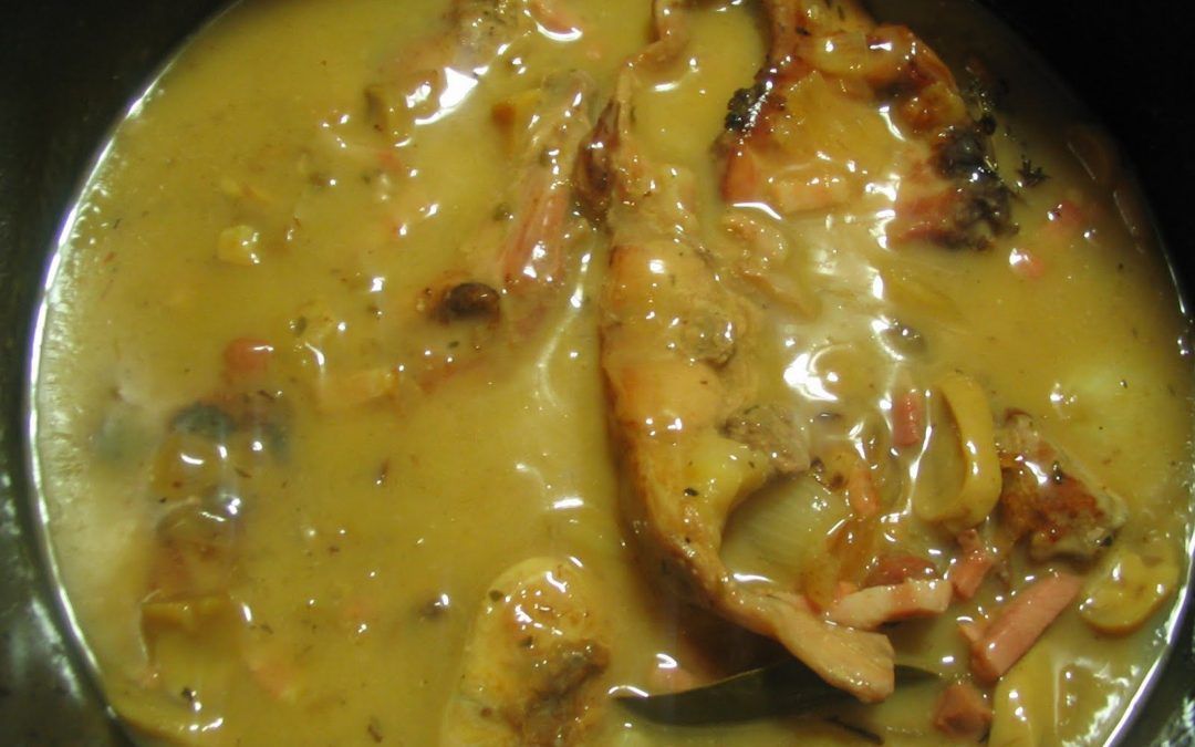 Conejo con champiñones y bacón al cava