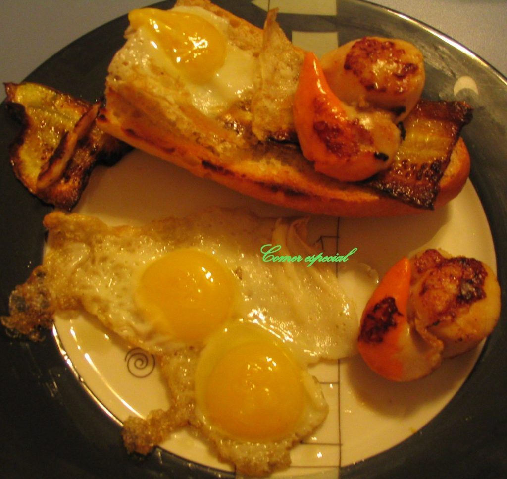 Tostas con huevo de codorniz y vieiras
