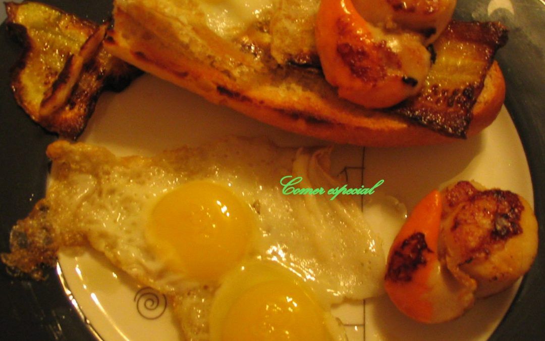 Tosta de vieiras y huevos de codorniz con calabacín
